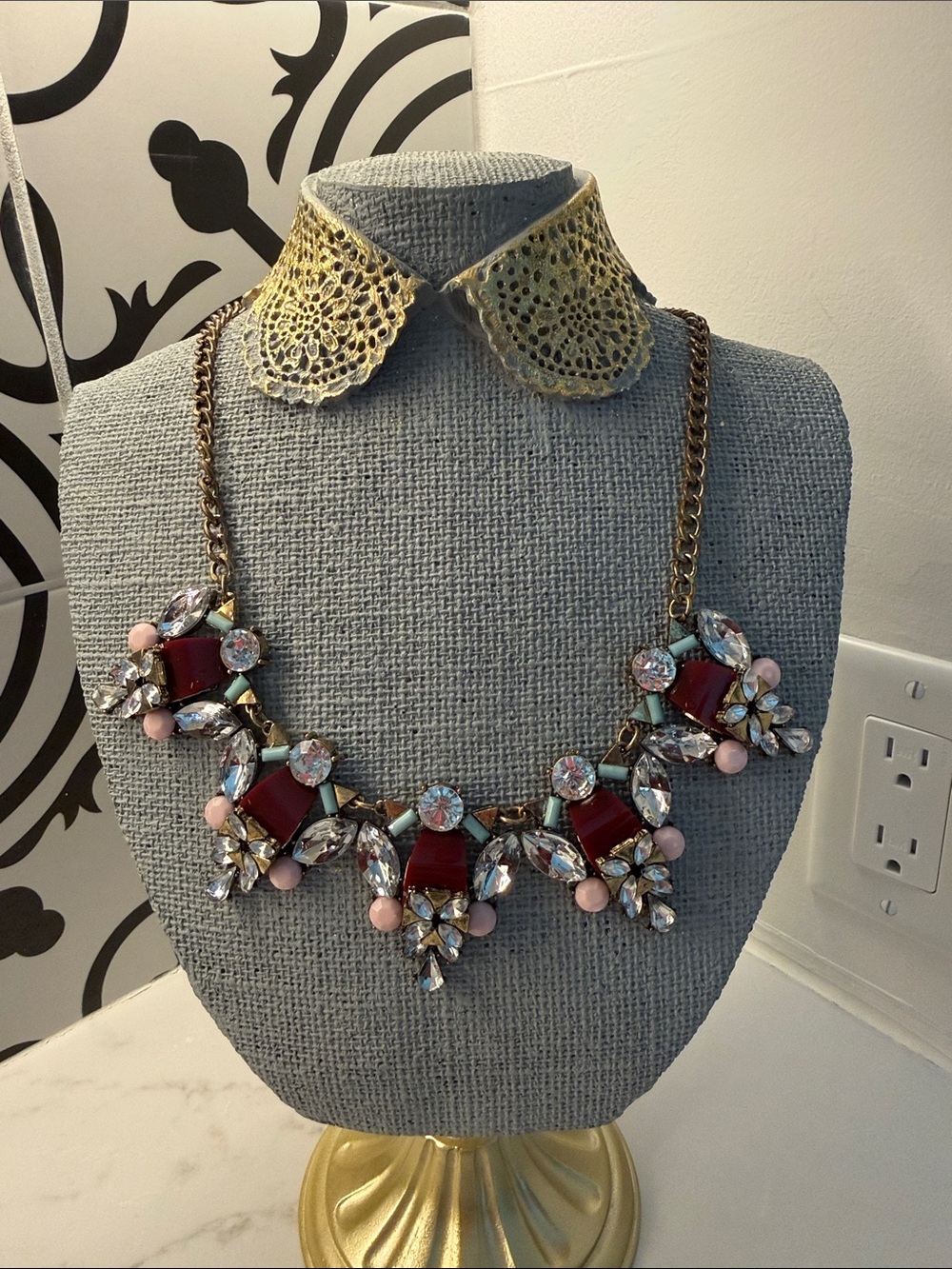 EUC Statement Bling Necklace - Absolutely Beautiful!